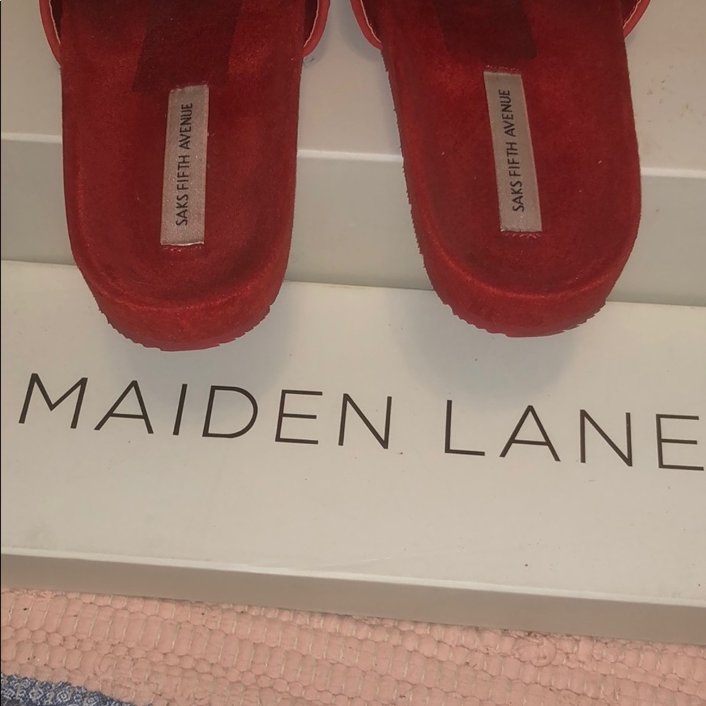 Maiden Lane Slides Metallic Lea Red